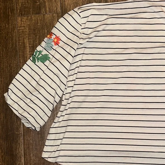 Gianni Bini Floral Embroidered Stripe Top XS Boho Casual Shirt - Picture 9 of 13